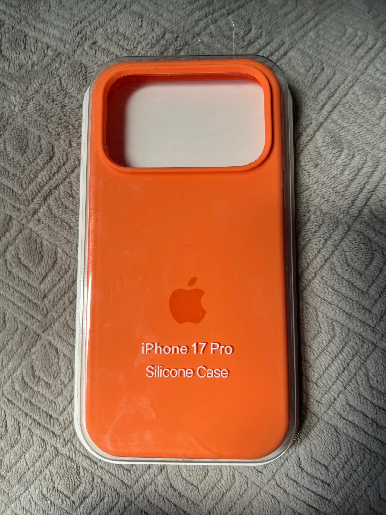 Coque en silicone orange Apple iPhone 17 pro 